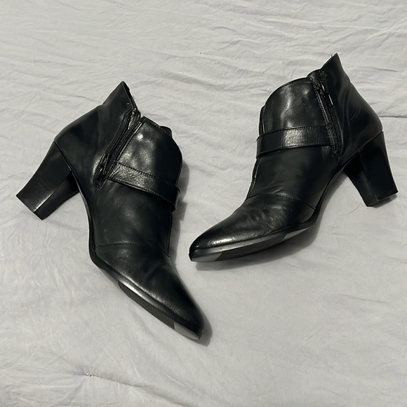 Mainframe Made in Italy Black Leather Ankle Booties with Buckle - Picture 3 of 8